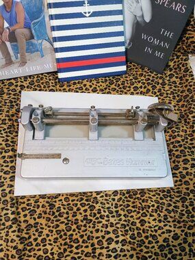 Heavy duty adjustable 3 hole punch Bates-Hummer